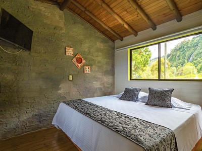 Cabaña Rosas - Finca Hotel Cabañas y Flores - Jericó, Antioquia - image - 8